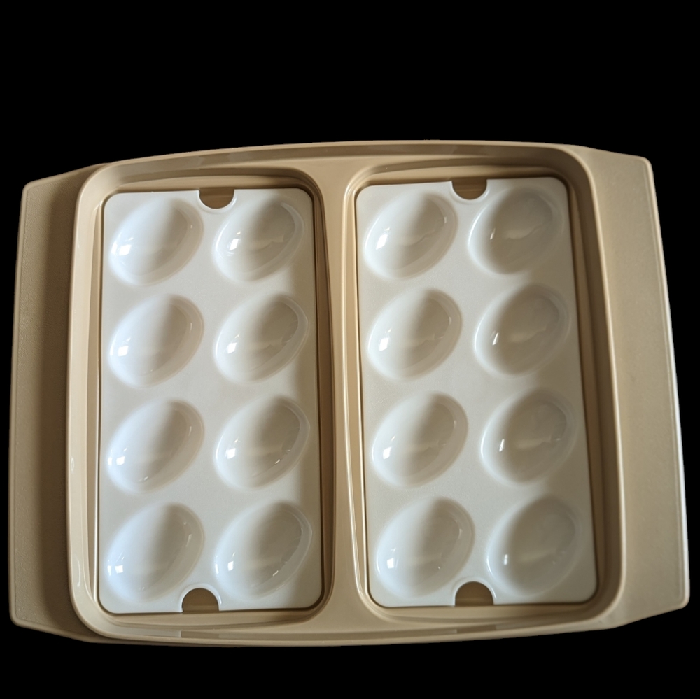 Vintage Beige Tupperware Deviled Egg Holder - Picture 3 of 7